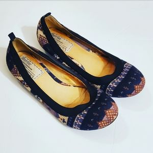Bertie Womens Aztec Print Round Toe Flats •39